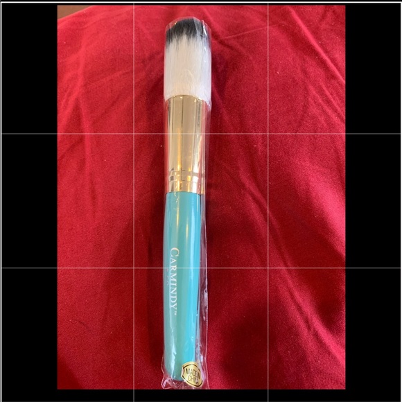 CARMINDY & CO BIG BLUSH MAKEUP BRUSH - Picture 1 of 1